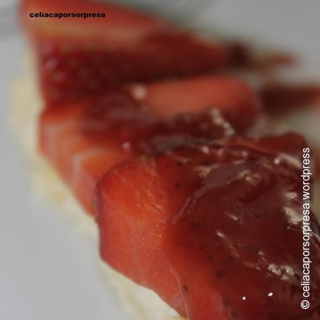 Pastel de queso con coulis de fresa