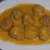 Albóndigas en salsa de almendras fácil