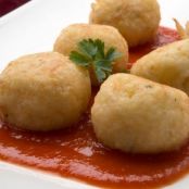 Albóndigas de arroz y tomate