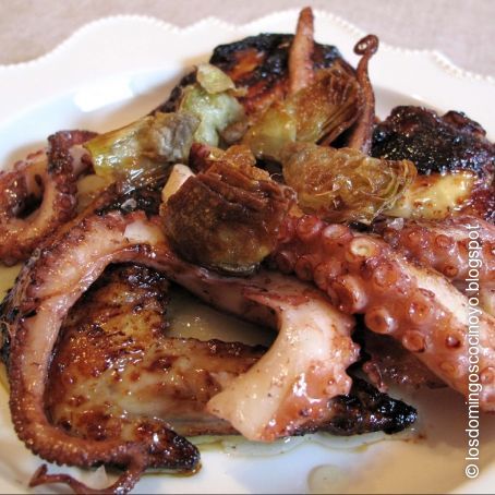 Alitas de pollo con pulpo y alcachofas