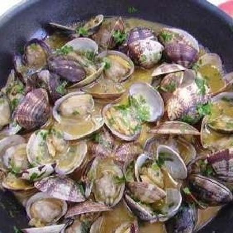 Almejas a la marinera con pimentón