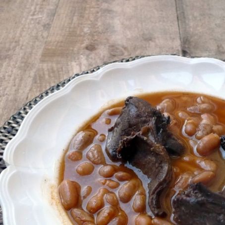 ESTOFADO DE LIEBRE CON JUDIAS BLANCAS