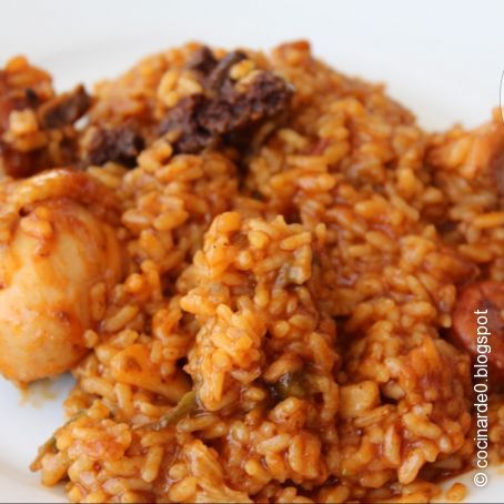 Arroz campero con pollo, chorizo y morcilla