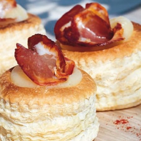 Lomo ibérico con puré de pimentón en volován