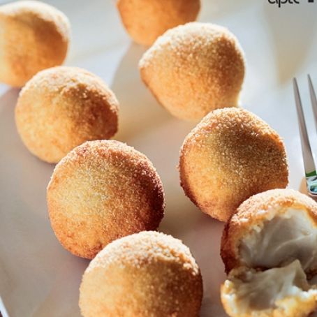 Bocaditos de queso cabrales y membrillo