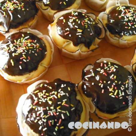 Cupcakes con pepitas y cobertura de chocolate