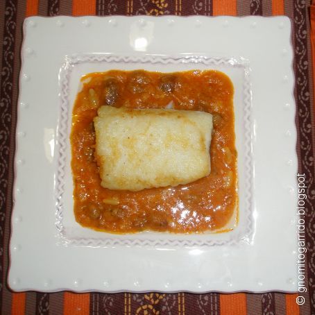 Bacalao con pasas y piñones