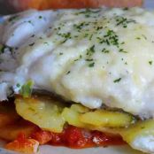 Bacalao con tomate y patatas panaderas