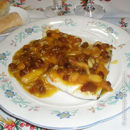 Bacalao con salsa de frutos secos y naranja