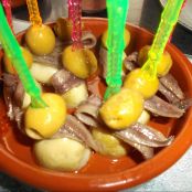 Banderillas de patatas y anchoas