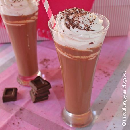 Chocolate caliente supergoloso, con nata montada