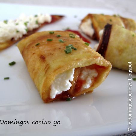 Rollitos de berenjenas con queso de Burgos y dulce de tomate