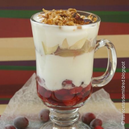 Berries con Yogurt y Cereales