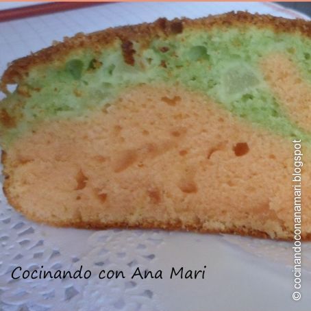 Bizcocho bicolor con pera y ron.