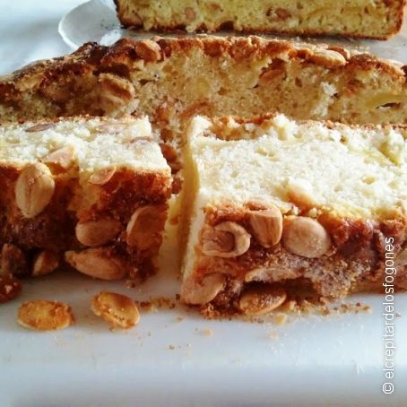 Bizcocho anisado con manzanas y almendras