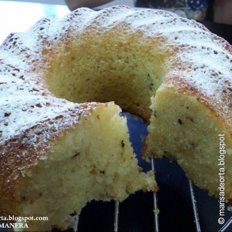Bizcocho esponjose de yogur de stracciatella