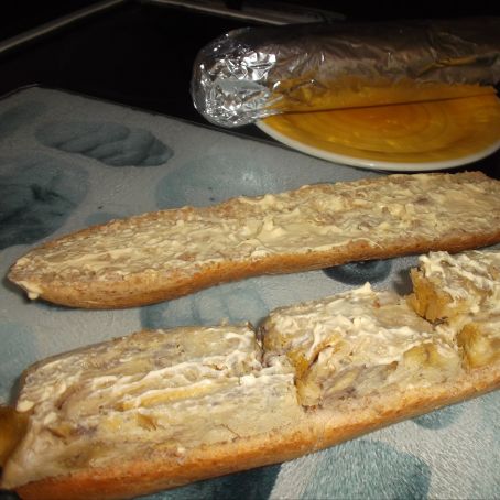 Bocadillo de pan integral y tortilla de platano