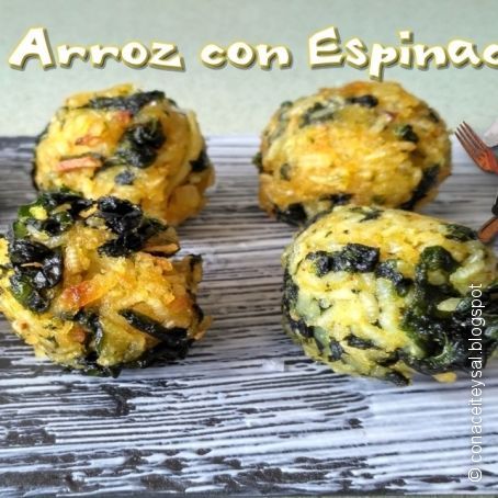 Bolitas de arroz frito con espinacas