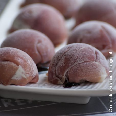 bombones de jamón, rellenos de gorgonzola, pasas y nueces