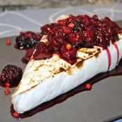 Queso brie caliente con frutos rojos