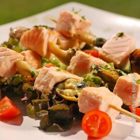 Brochetas de salmón a la miel y mostaza antigua