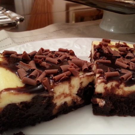 BROWNIE CON  QUESO