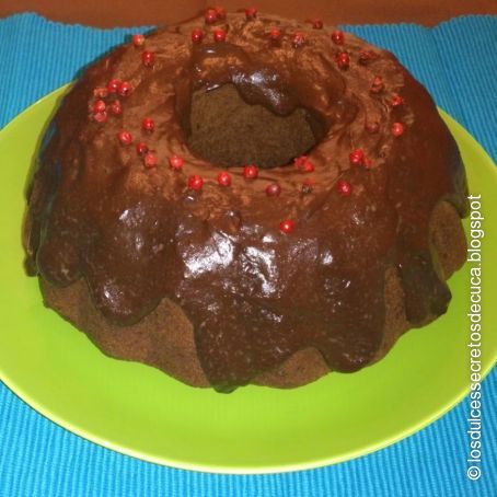 Bundt cake de patata y chocolate especiado con pimienta rosa