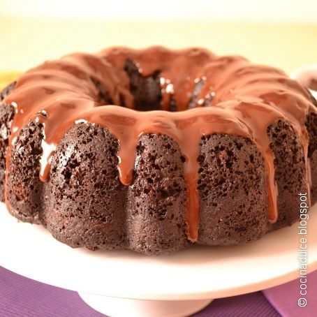 Bundt cake de chocolate y plátano