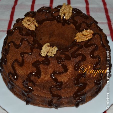 Bund cake de naranja con nueces y chocolate