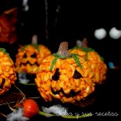 Calabazas de arroz inflado y nubes