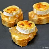 Canapé de rulo de cabra caramelizado