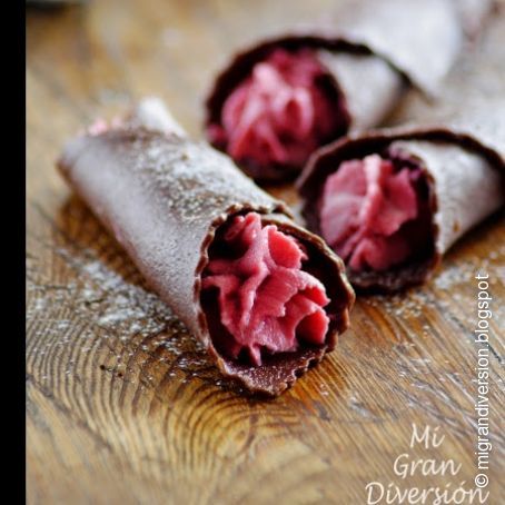 Canelones de chocolate con frambuesa (pasta fresca)