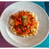 Caracolas con verduras y salsa de tomate casera