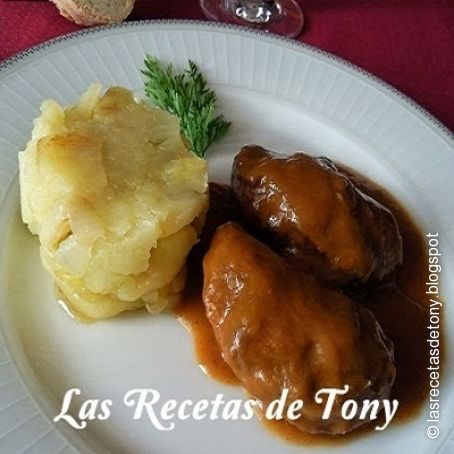 CARRILLERAS DE CERDO IBERICO AL VINO MALAGA VIRGEN