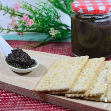 Caviar de oliva negra aromatizado