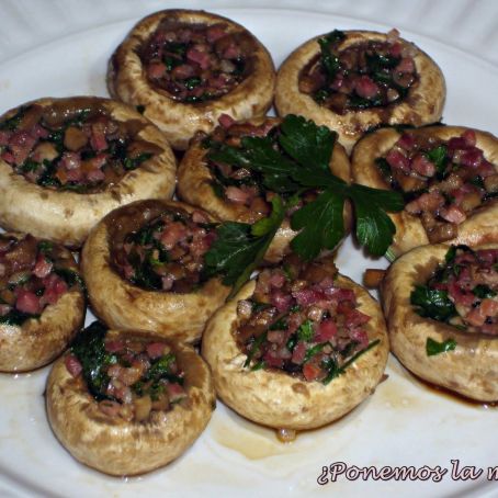 Champiñones rellenos caseros