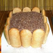 Charlota de almendras, nueces y cacao