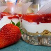 Cheesecake de fresas en vasitos