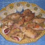 Chipirones en salsa con huevos rellenos