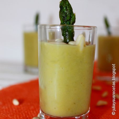 Chupitos de crema de espárragos