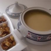 Puré cremoso de calabacín con croutons