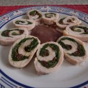 Filetes de pavo rellenos con salsa de vino tinto