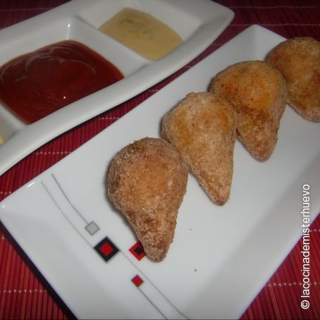 Coxinhas con salsa de mostaza y miel