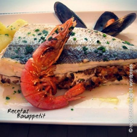 Cola de merluza rellena de marisco