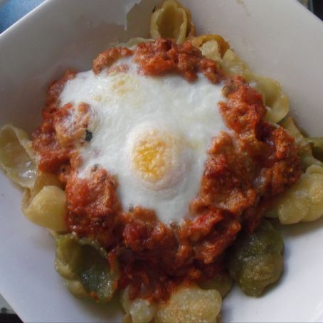 Conchas con Boloñesa y huevo
