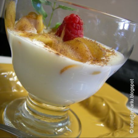 Copa de manzana con yogur y canela