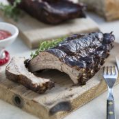 Costillas de cerdo ahumadas con salsa de arándano rojo