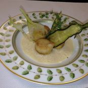 Crema de berenjenas y piñones con vieiras salteadas