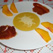 Crema fría de melocotón de Calanda con crujiente de jamón de Teruel