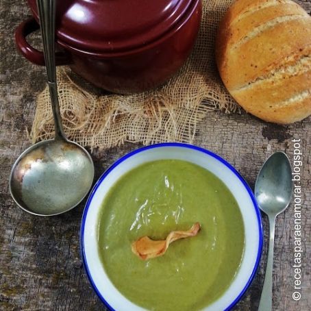 CREMA VERDE CON CHIPS DE MANZANA CRUJIENTE